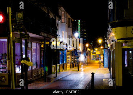 Brighton und Hove Straßenszenen in der Nacht Stockfoto