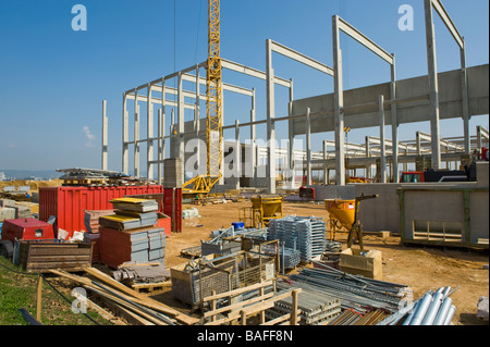neues modernes Gebäude Haus Investition Leichtbauteile funktioniert bauen Website Bau Website Fabrik Werk Struktur Skelett Stahlträger Stockfoto