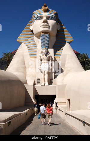 eine große Sphinx am Eingang zu dem Luxor Hotel und Casino Las Vegas Nevada, usa Stockfoto