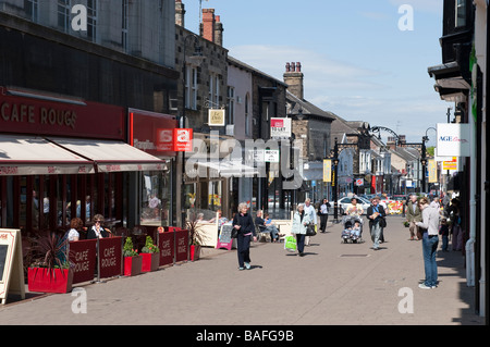 Käufer auf "Beulah Street" in Harrogate, Nord-Yorkshire, England, "Great Britain" Stockfoto