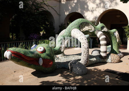 Nikigator von Niki de Saint Phalle außerhalb der Mingei international Museum Plaza de Panama Balboa park, San Diego Kalifornien Stockfoto