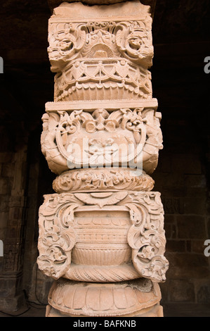 Quwwat-Ul Islam Moschee Säulen mit hinduistischen Dekoration Mehrauli archäologischen Park Delhi Indien Stockfoto