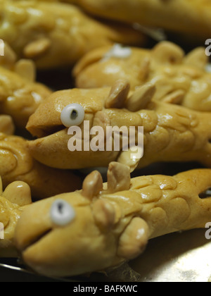 Italienische süße Brote und Kekse aus der Pasticceria Sandri-Bäckerei. Stockfoto
