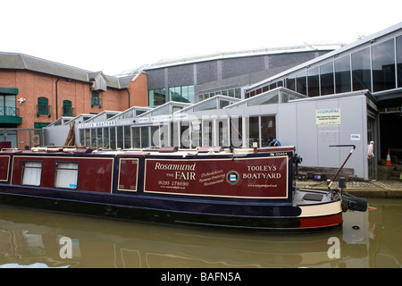 Das Restaurant-Boot Rosamund Messe vertäut neben Tooleys Werft und Canal Museum Banbury Stockfoto