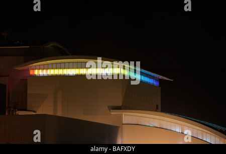 Onyx-Fabrik, Sheffield, Vereinigtes Königreich, Claire Brew, Onyx Fabrik Vista durch Stadtmöblierung. Stockfoto