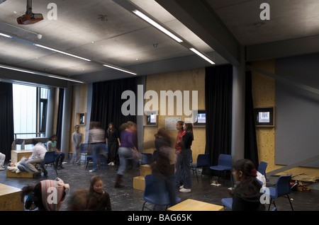 Parlament-Hügel-Schule, London, Vereinigtes Königreich, Haverstock Associates Llp, Parlament Hügel Drama Schulklasse. Stockfoto