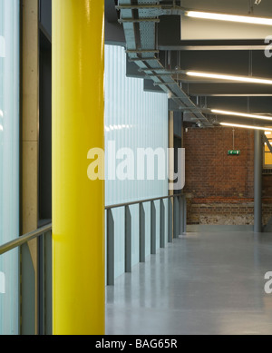 Parlament-Hügel-Schule, London, Vereinigtes Königreich, Haverstock Associates Llp, Parlament Hill Schule obere Lobby. Stockfoto