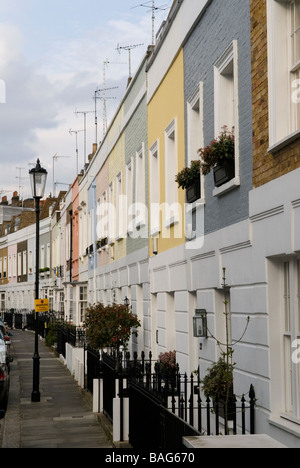 Smith Terrace London SW3. Royal Borough of Kensington und Chelsea. Crescent farbenfrohe Häuser. England 2008 2000er Jahre UK HOMER SYKES Stockfoto