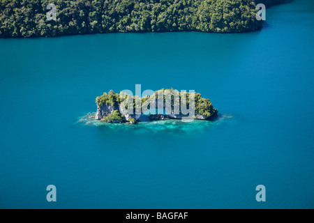 Felsbogen in Felsinseln Mikronesien-Palau Stockfoto