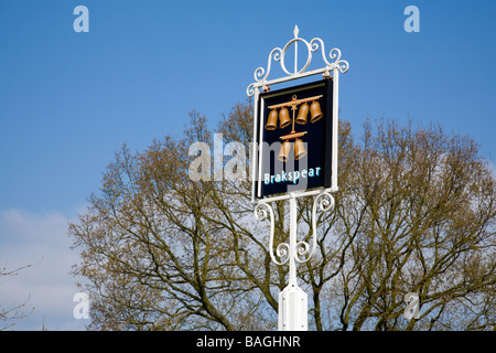 Das Zeichen für die sechs Glocken auf dem Grün Pub, Warborough Oxfordshire UK Stockfoto