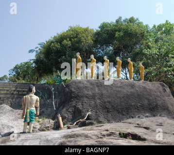 Szene des Buddhismus in Sri Lanka - Arahat Mahinda Buddhismus verleiht König Devanampiyatissa von Sri Lanka. Stockfoto