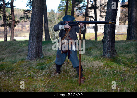 Englischer Bürgerkrieg Verschlossene Knot Covenanterscostumed Darsteller. Fraser's Dragoons in Braemar Castle - Braemar Castle, Aberdeenshire, Schottland, Großbritannien Stockfoto