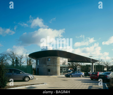 PINEWOOD FILMSTUDIOS TOR HAUS UND 007 STAGE EXT, BURLAND TM ARCHITEKTEN, VEREINIGTES KÖNIGREICH Stockfoto