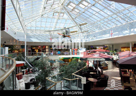 Atrium, Fürsten Mead Einkaufszentrum, Farnborough, Hampshire, England, Vereinigtes Königreich Stockfoto