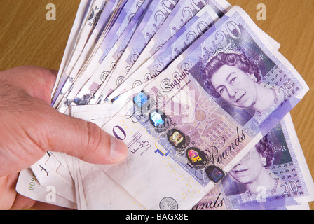 Hand, die britische Geld Stockfoto