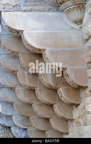 Eine Detailansicht der Konsolen auf der Nordseite des Herrenhauses e.w. Marland in Ponca City, Oklahoma, USA. Stockfoto