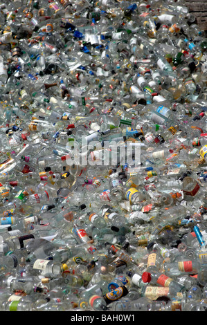 Glasflaschen in einem recycling-Center Stockfoto