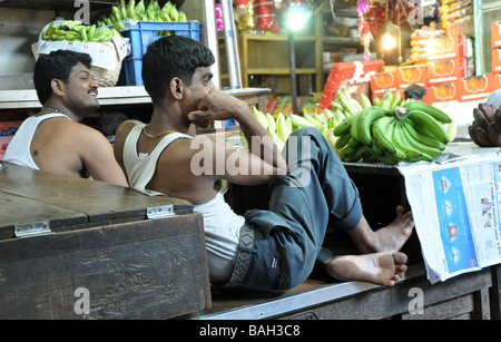 Banane-Verkäufern bei Crawford Market, Mumbai, Indien Stockfoto