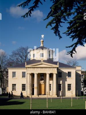 Maitland Robinson Bibliothek, Cambridge, Vereinigtes Königreich, Erith und Terry, Maitland Robinson Bibliothek Platz im Außenbereich. Stockfoto