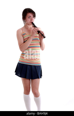 Teen Mädchen spielen ihr recorder Stockfoto