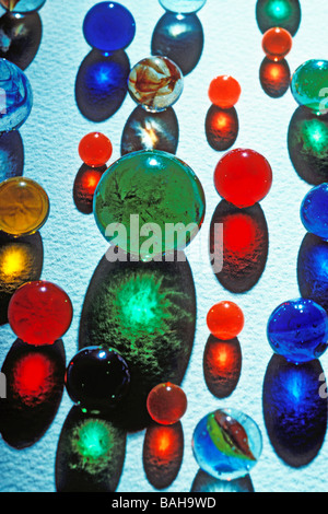 Murmeln und ihre Schatten Stockfoto