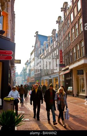 Passanten in der Kalverstraat, das Zentrum von Amsterdam-Niederlande Stockfoto