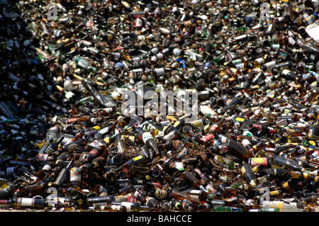 Glasflaschen in einem recycling-Center Stockfoto