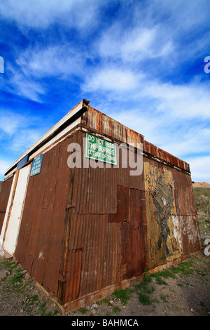 "Der Esel nicht füttern" Schild am Altbau Stockfoto