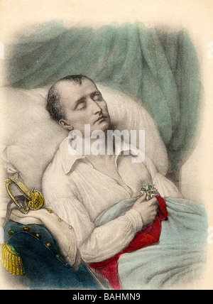 Napoleon 1. auf seinem Sterbebett hält das Kreuz der Ehrenlegion an sein Herz, St. Helene, 1821. Stockfoto