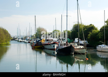 UK Gloucestershire Lydney Docks Boote vertäut im neu restaurierten Fluss Lyd Hafen Stockfoto