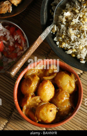 Tamarind Kartoffeln ist eine gefüllte Kartoffeln in Tamarindensauce Stockfoto