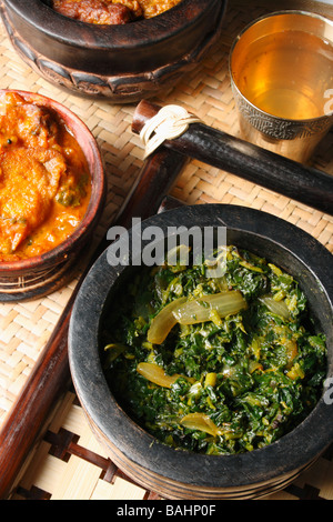 Saag Bhaji ist eine vegetarische Köstlichkeiten frisch gehackten Spinat gekocht mit Gewürzen und Zwiebeln vom östlichen Teil von Nordindien Stockfoto