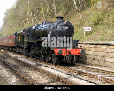 Dampf-Lokomotive 45407 The Lancashire Fusilier Ankunft in Goathland auf der North Yorkshire Moors Railway, April 2009 Stockfoto