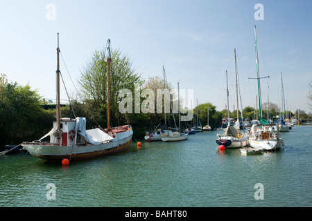 UK Gloucestershire Lydney Docks Boote vertäut im neu restaurierten Fluss Lyd Hafen Stockfoto