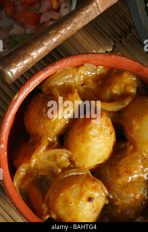 Tamarind Kartoffeln ist eine gefüllte Kartoffeln in Tamarindensauce Stockfoto