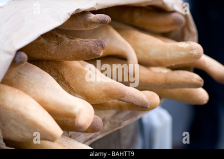 Brot-Sticks in einer Tasche an der Borough Market, London SE1 Stockfoto