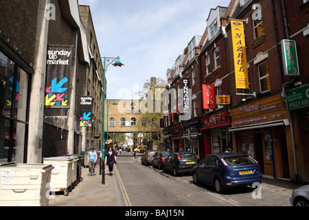 Geschäfte an der Brick Lane London April 2009 Stockfoto