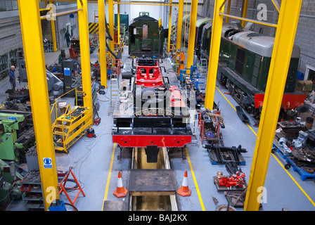 Die Flying Scotsman Dampfzug derzeit Wartungsarbeiten an das national Railway Museum in York, Yorkshire, Großbritannien Stockfoto