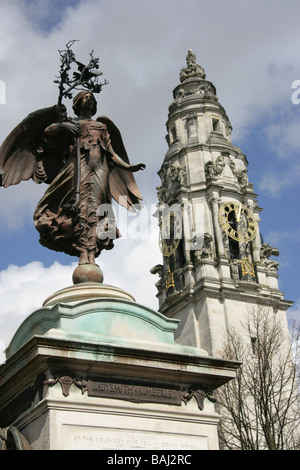 Stadt von Cardiff, Südwales. Die Albert Toft geformt South African War Memorial an König Edward VII Avenue. Stockfoto