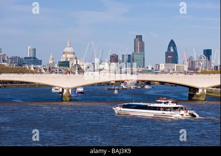 Waterloo Bridge über die Themse London Vereinigtes Königreich Stockfoto