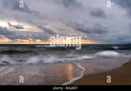 Kein ruhiges Meer auf der Insel Phu Quoc Stockfoto