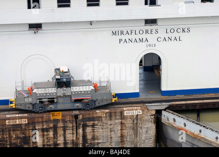 Panama-Kanal Maultier in Miraflores Schleusen Stockfoto