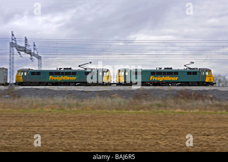 Freightliner AC Elektrik 86628 86607 durchlaufen Cathiron Rugby mit 4L 92 14 03 Ditton Felixstowe Intermodal 30 03 09 Stockfoto