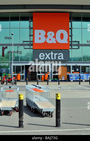 B & Q Extra DIY Ladenfront im Greenwich Retailpark Stockfoto