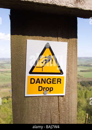 Abmahnung, die Gefahr zu fallen, an einem steilen Hang in North Yorkshire Stockfoto