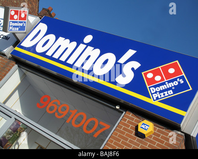 Ein Domino Pizza zum mitnehmen in einer Stadt, U.K. Stockfoto