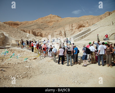 Touristen in das Tal der Könige, Luxor, Ägypten Stockfoto