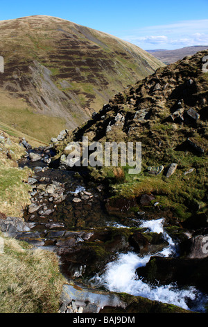 Ein Stream bildet Cautley Tülle Wasserfall in Howgill Fells, Cumbria Stockfoto