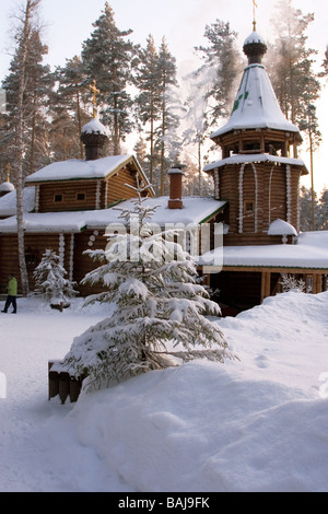 Winter-Schnee-Szene am Kloster, Jekaterinburg, Russische Föderation Stockfoto