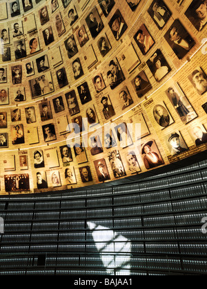 Israel Jerusalem Yad Vashem Halle der Namen, Mengen an Holocaust-Opfer Stockfoto